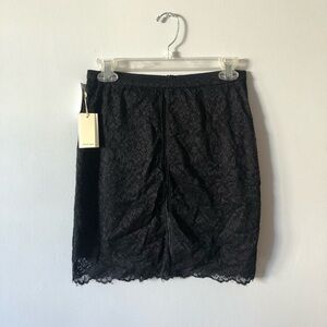 NWT Aritzia Wilfred “Lis” Skirt (Sold out online!)